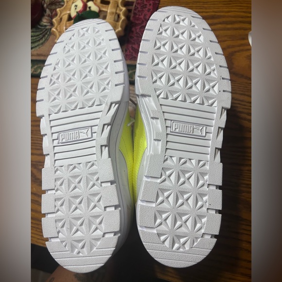 Puma White shoes - Picture 3 of 4